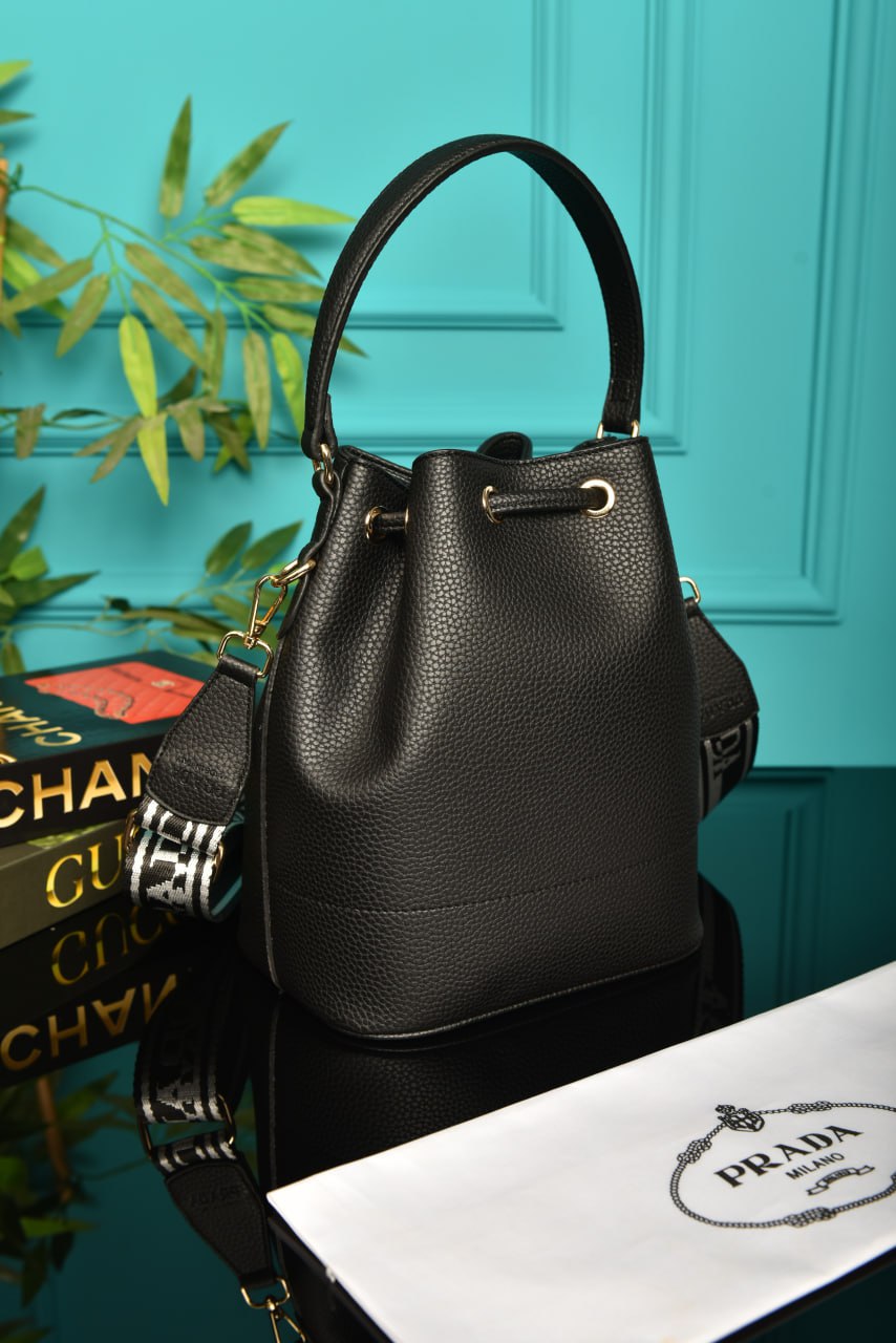 PRD-Vitello Daino Bucket Bag Black